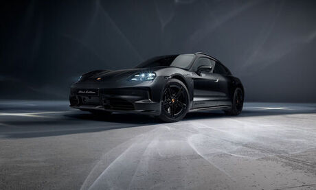 Schwarzer Porsche Taycan Sport Turismo