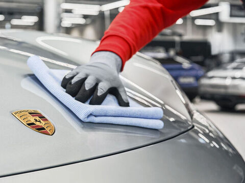 Warndreieck auf einer Straße