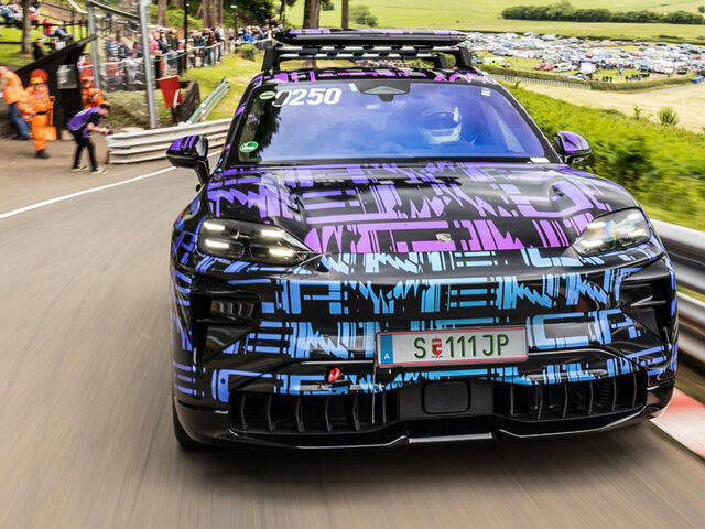 Der Porsche Cayenne E4 auf Testfahrt